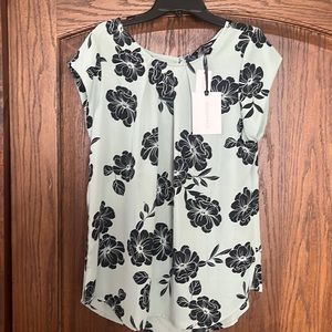 41 Hawthorn Navy and Sea Mist colored blouse Sz Large NWT short sleeve